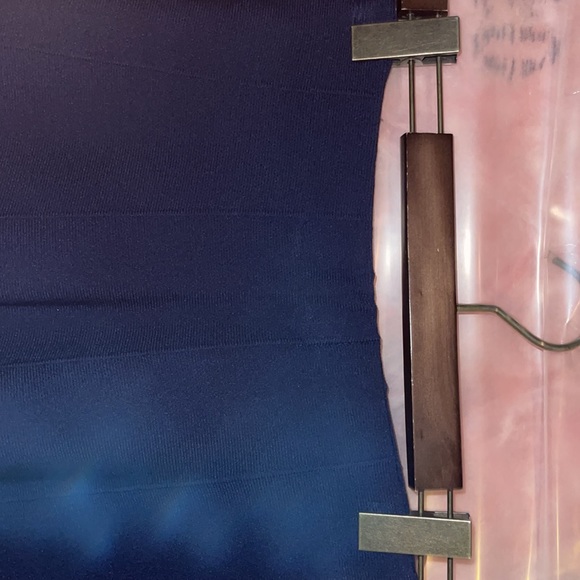 A beautiful navy blue knee length skirt - Picture 2 of 5